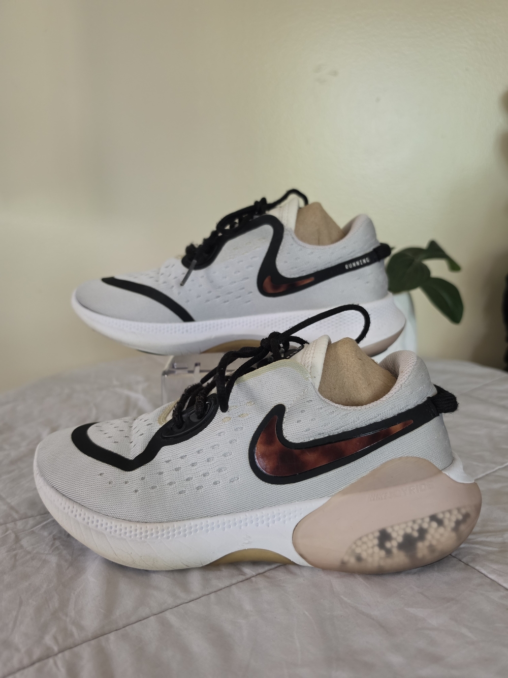 Nike Joyrun Ride Light Gray and White Mesh Running Shoes Women's Size 6.5